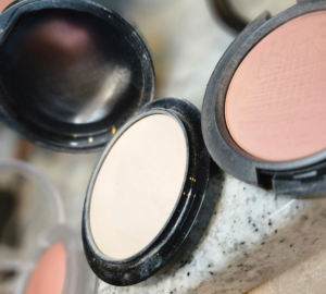 Mac Cosmetics - Cushiony blush, Skin Finish Foundation and Powder Blush